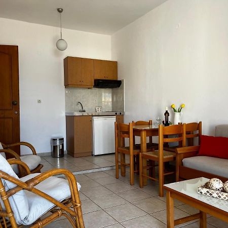 Michael Apartments Agia Marina  Exterior photo