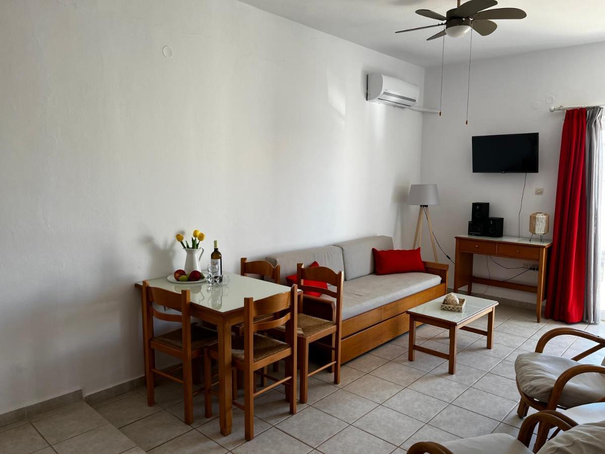 Michael Apartments Agia Marina  Exterior photo