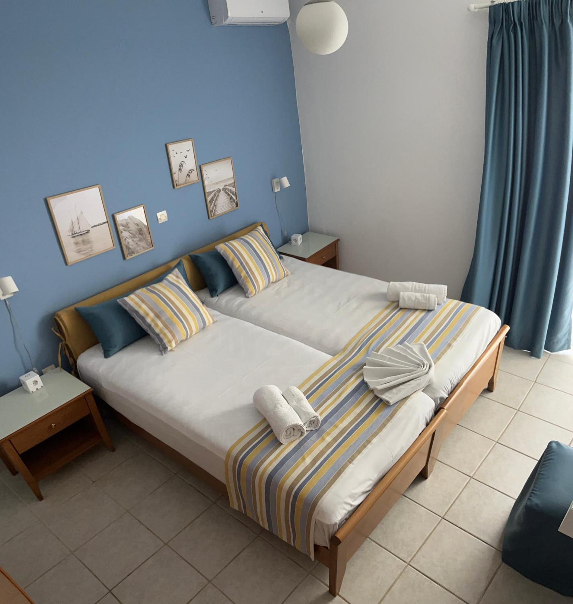 Michael Apartments Agia Marina  Exterior photo